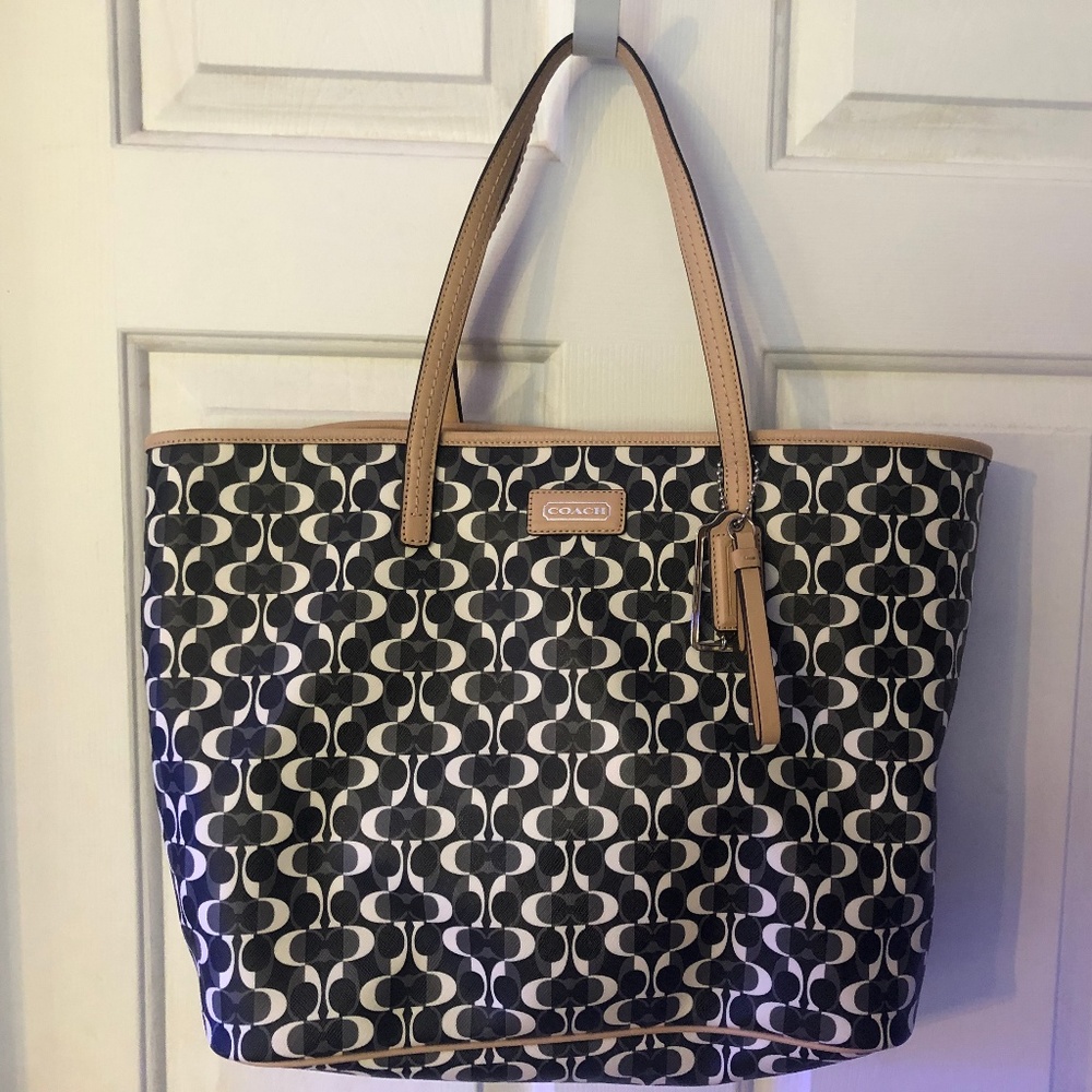 LIKE NEW‼️  COACH Park Metro Dream C Tote